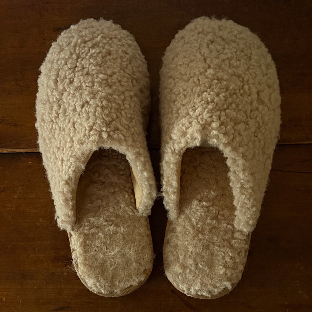 BAMBOO Cozy Cream beige tan Fuzzy shearling Slippers mules clogs 39 size 9